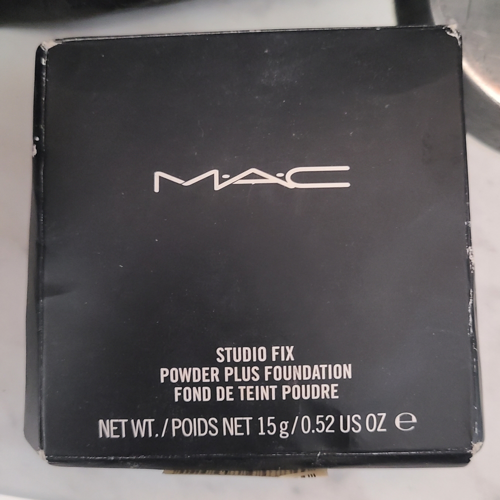MAC Cosmetics Studio Fix Powder Plus Foundation - Black Compact Case